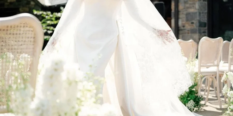 bride-ceremony-flowers