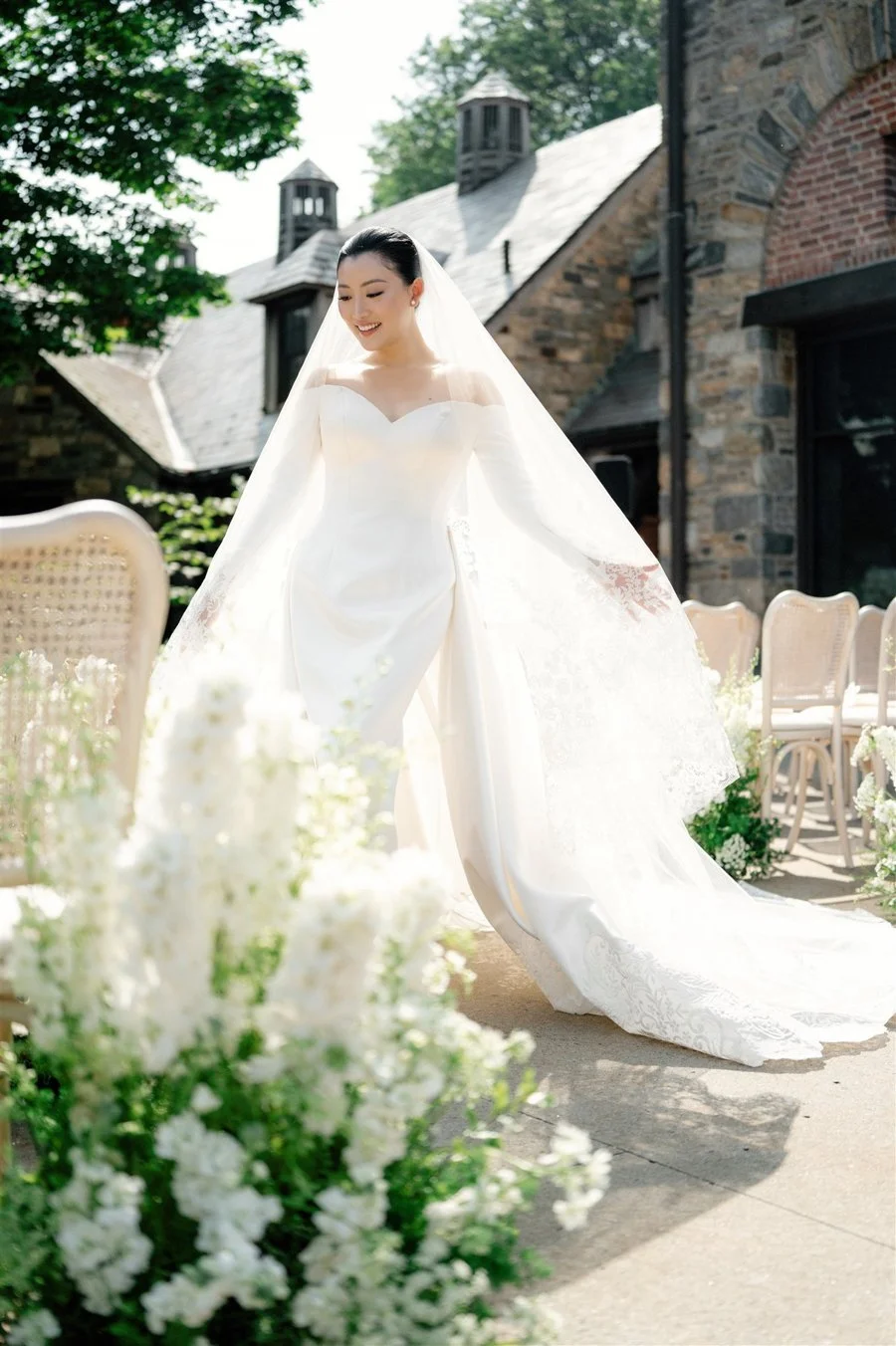 bride-ceremony-flowers