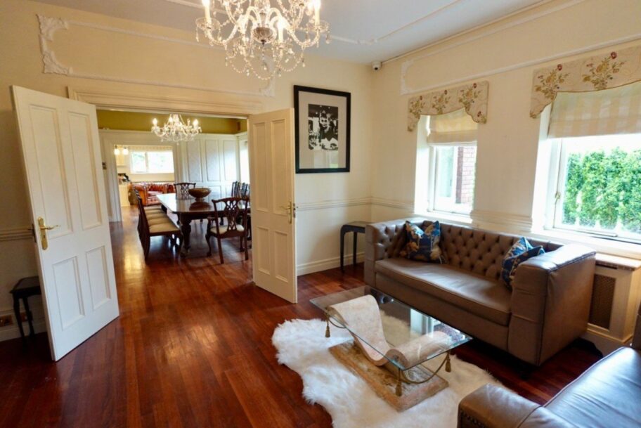 marilyn-into-dining-room-dsc01763